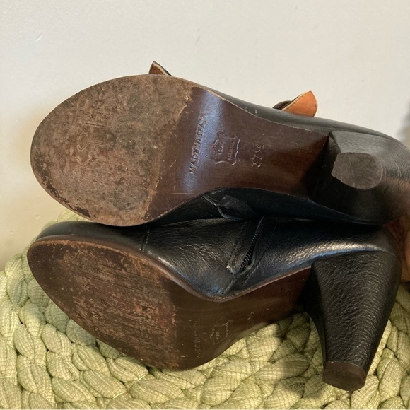 COCLICO Black Leather Button Detail Heel Ankle Booties - Picture 8 of 11